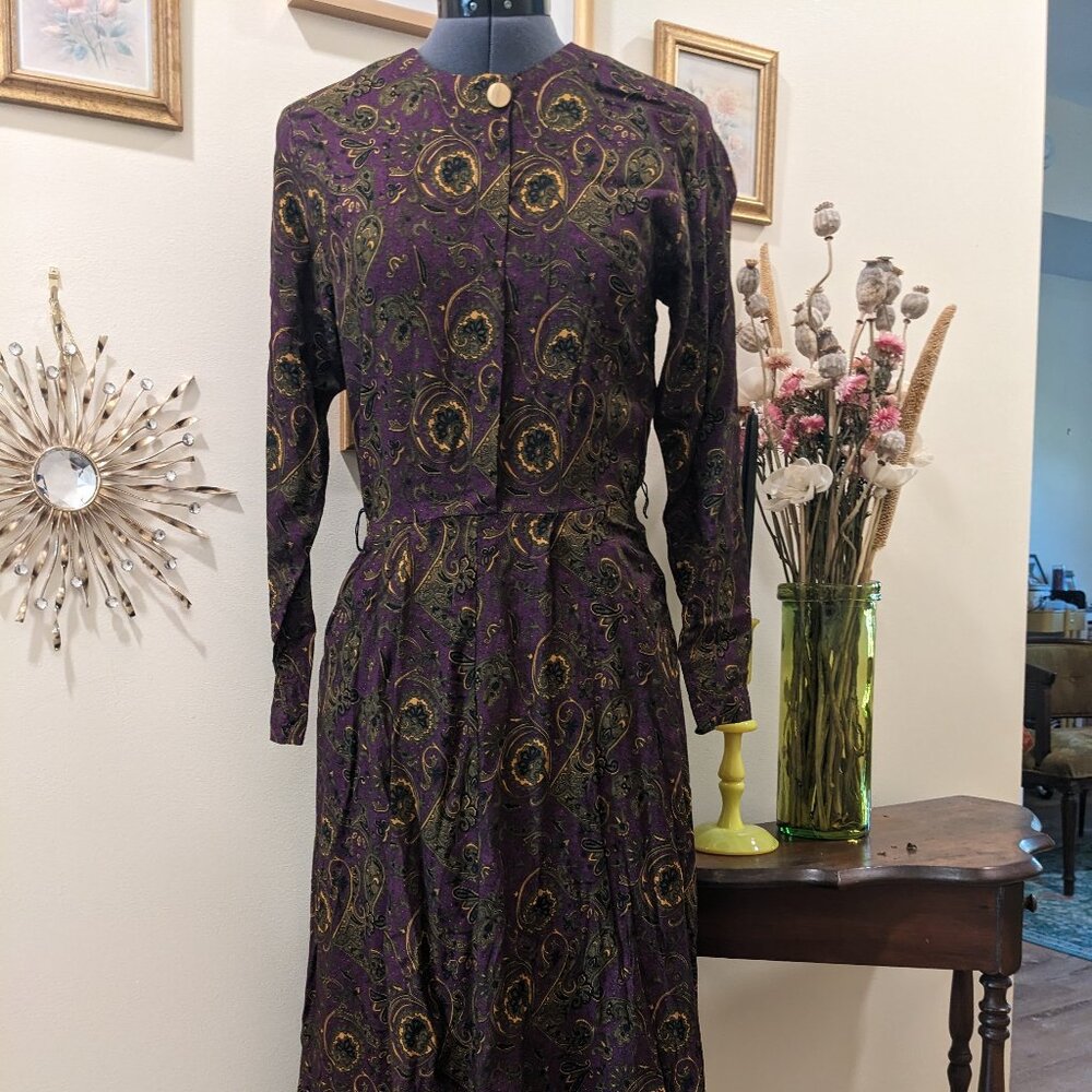 Vintage Purple Paisley Work Dress – with Pockets!